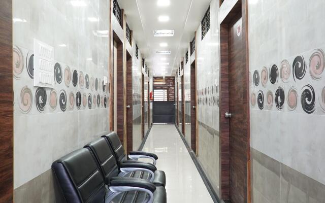 OYO 30952 Hotel Om Sai Leela