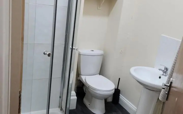 Wolverhampton City Centre - 1-bed Flat - Sleeps 3