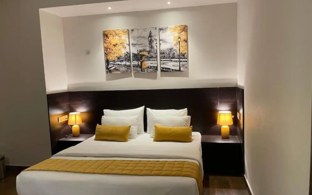 Eiffel Suites