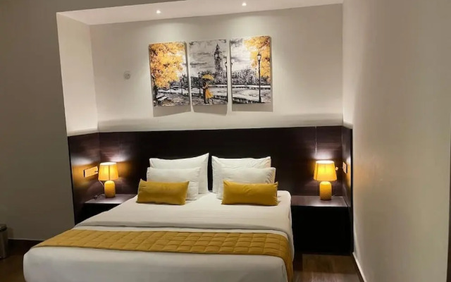Eiffel Suites