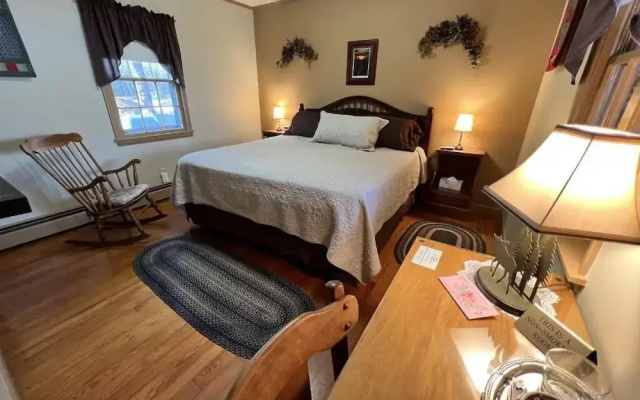 Alamoosook Lakeside Inn