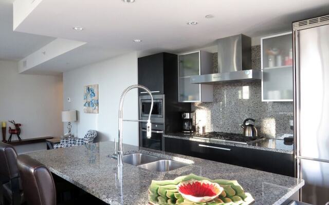 11th Heaven Contemporary Condo Heart of Downtown