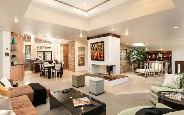 Skyhill Oasis W/ Hot Tub Walk To Universal 4 Bedroom Home