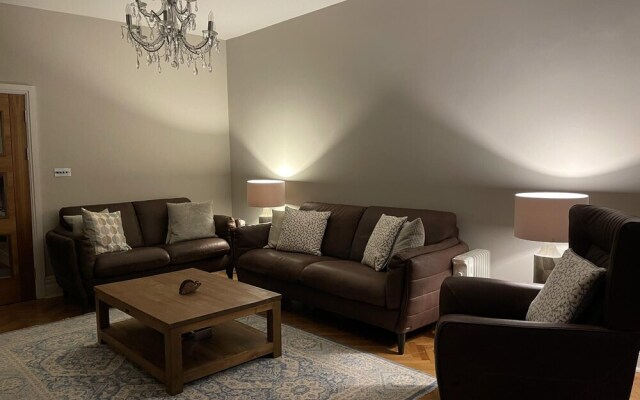 Stunning 4-bed House in Northwood