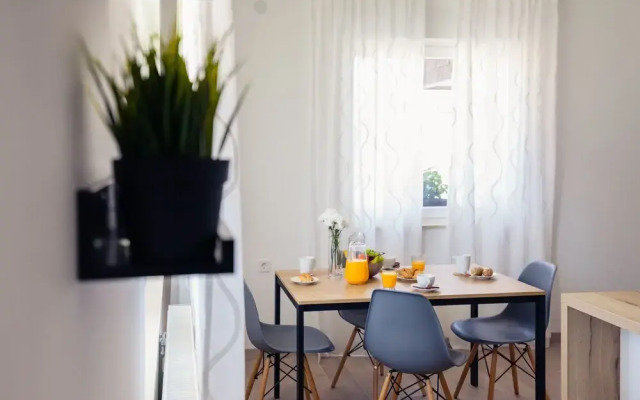 Rooms & apartments Karlo