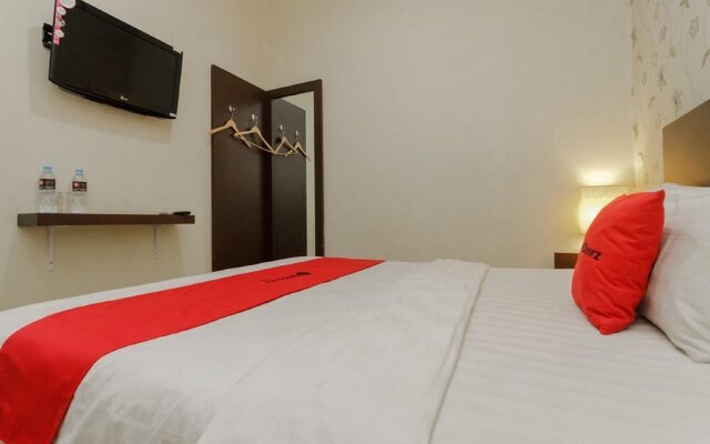 RedDoorz @ Jalan Gunung Merapi