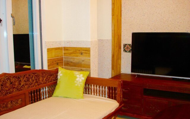 Home & Teak Homestay