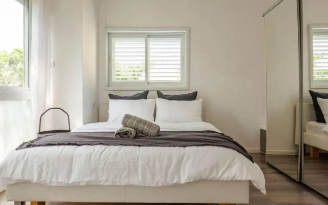 Gordon beach! 2 bedrooms great location