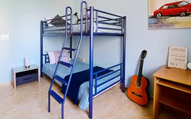 Peaceful Haven With Stunning Views Close to sea