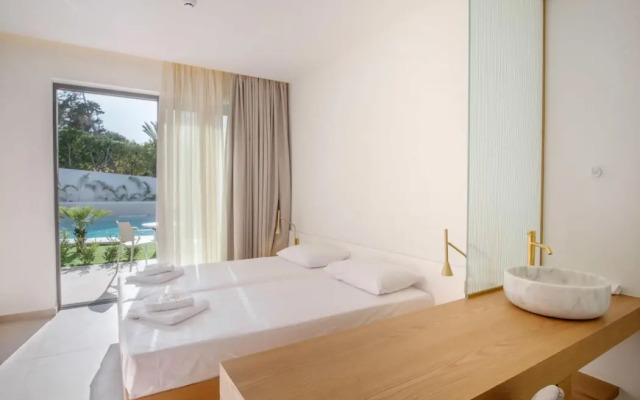 Phos Hotel Adults Only