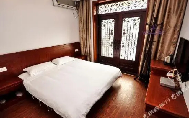 Zijiaren Farmhouse