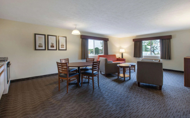 AmericInn by Wyndham Petoskey