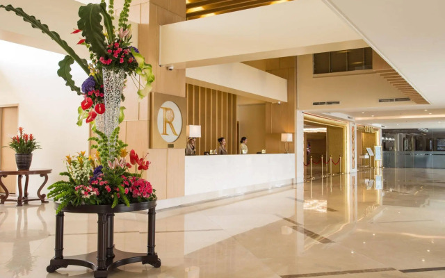 Royce Hotel & Casino