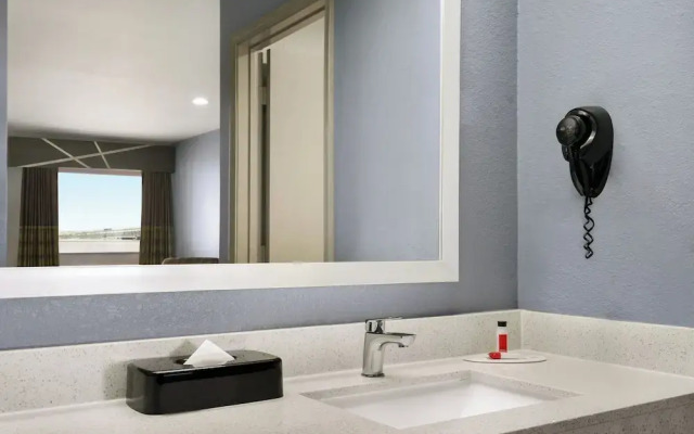 OYO Crystal Inn