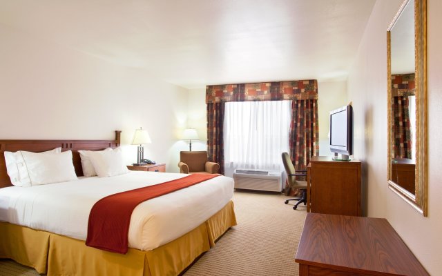 Holiday Inn Express & Suites Mattoon, an IHG Hotel