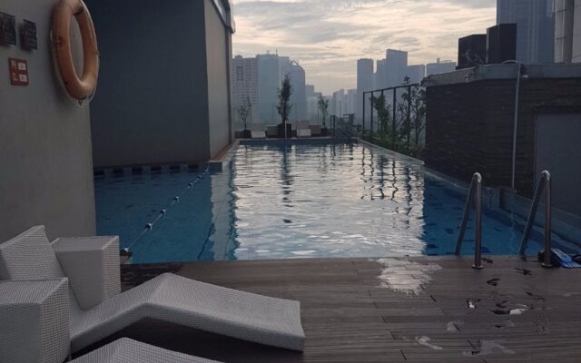 HARRIS Suites fX Sudirman