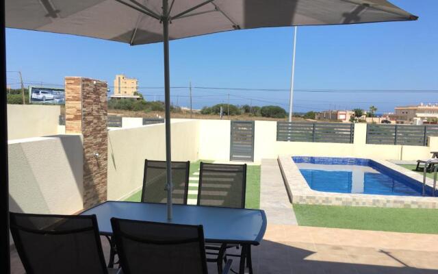 Adosado en 1ª linea del mar