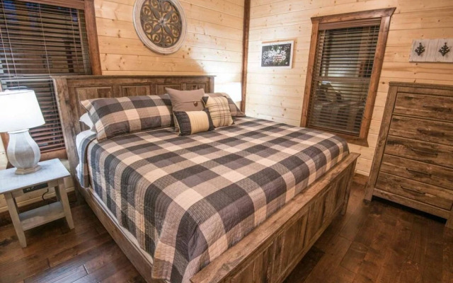 Simmer Down Lodge - 5 Br Cabin