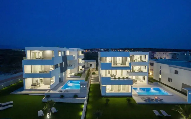 Apartments & Rooms Pool Villas Maris