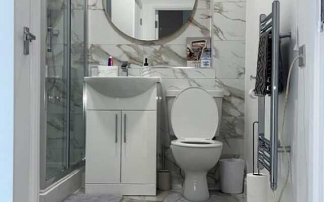 Beautiful 1-bed Apartment in Tipton