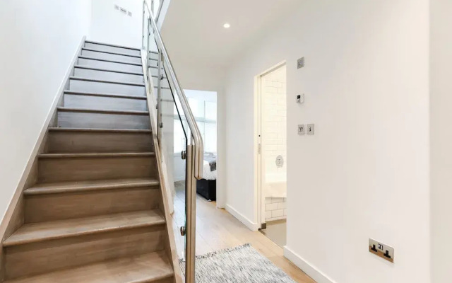 Trafalgar Square by Excel Apartments