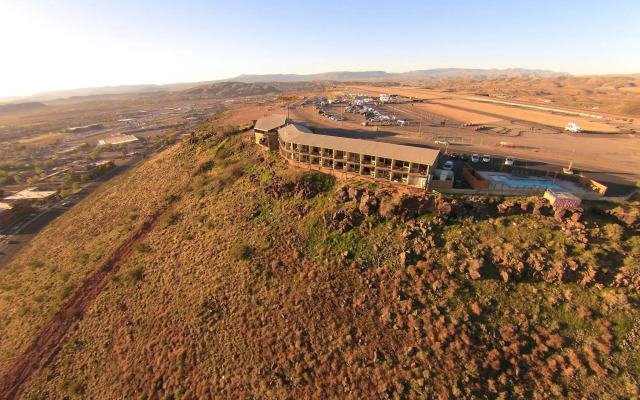 Inn on the Cliff