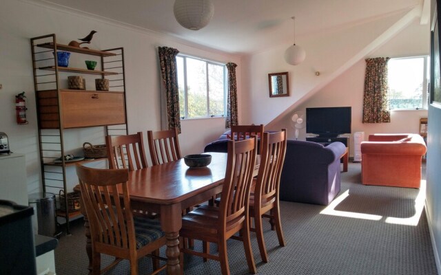 Purple Hen Bunk House - Hostel