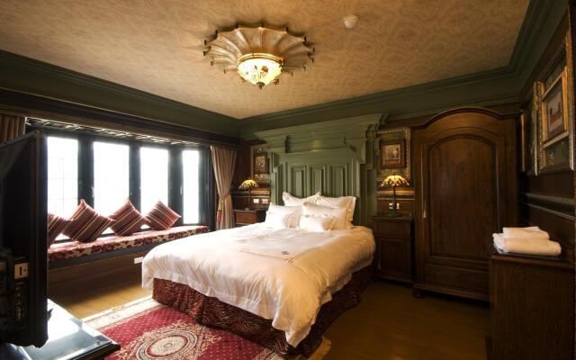 The Old England Manor