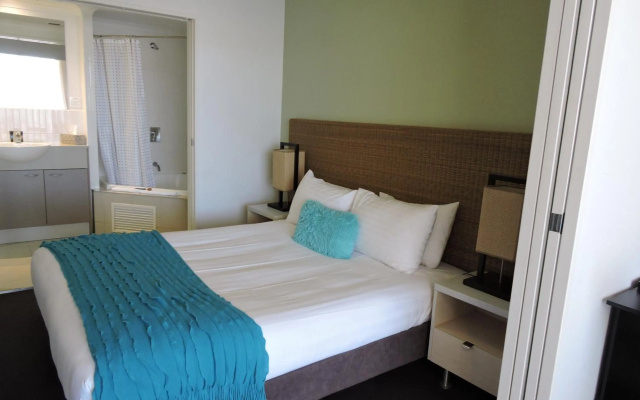 Mantra Ettalong Beach – Guest Rooms – Killcare