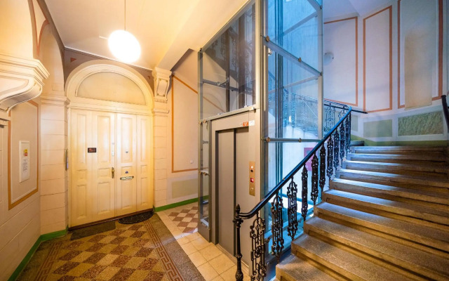 5BR+3.5BT Wilson Central apt.