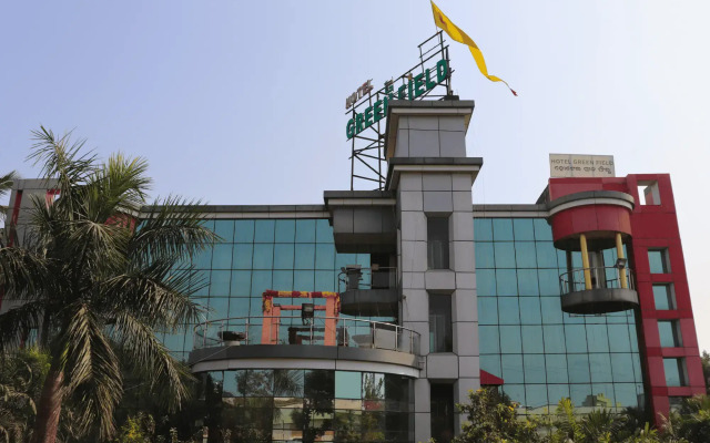 OYO 28157 Hotel Green Field