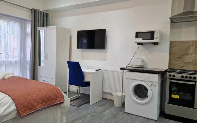 Impeccable 1-bed Apartment in Ilford