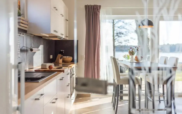 5 Sterne Ferienhaus direkt am See mit Sauna-Kamin-Garten