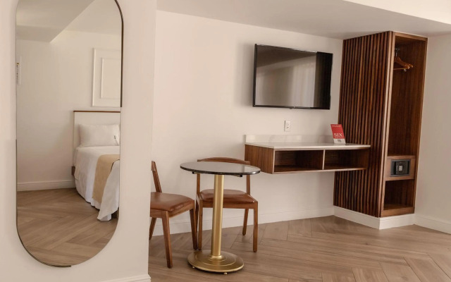 Six Hotel Guadalajara Degollado