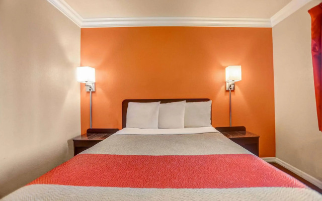 Motel 6 Fresno, CA - Belmont Ave