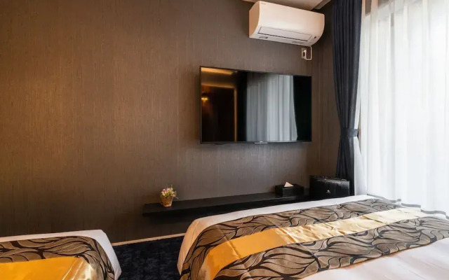 GRAND BASE Mojiko Ekimae