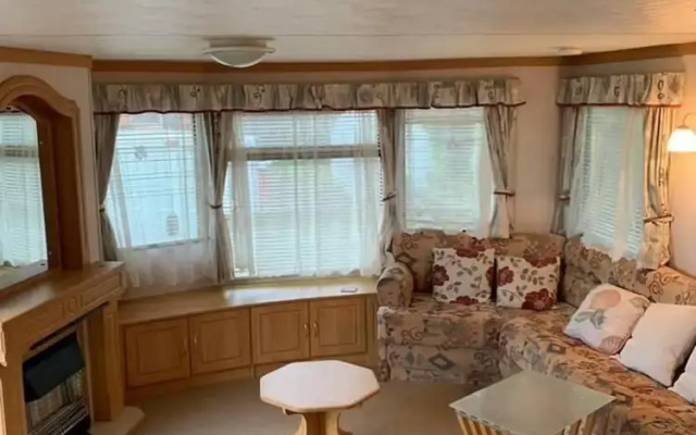 Lovely Semi-rural Caravan & Hot Tub - Sleeps Fam 6