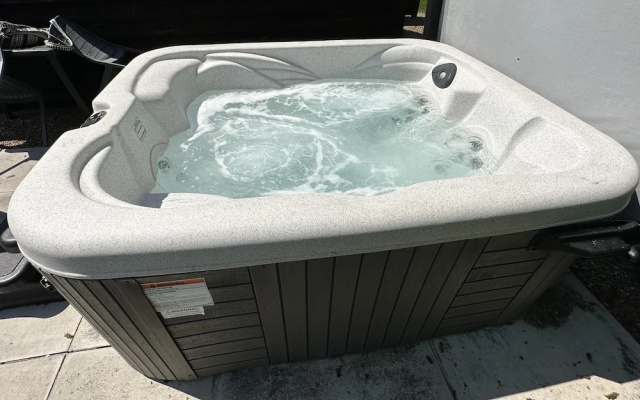 Luxury Glamping Pod With Hot Tub, Fees Apply