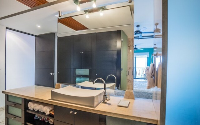 Las Brisas 402 1 Bedroom Condo by RedAwning