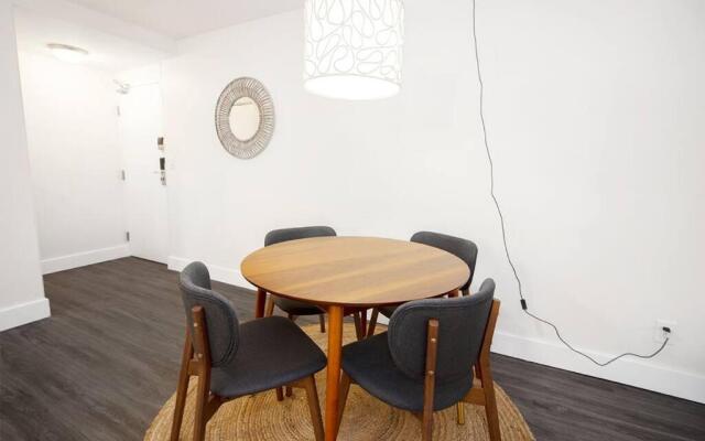One Bedroom Suite With Patio Laundry and Parking