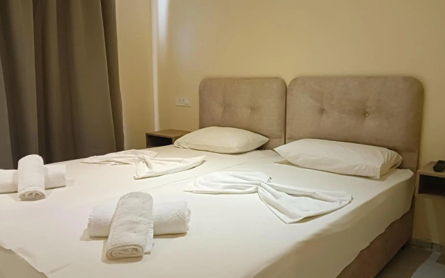 Leonidas Hotel and Studios