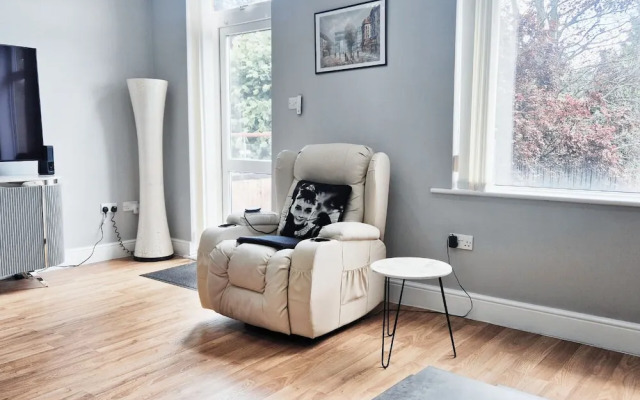 Stylish & Modern 2BR Flat