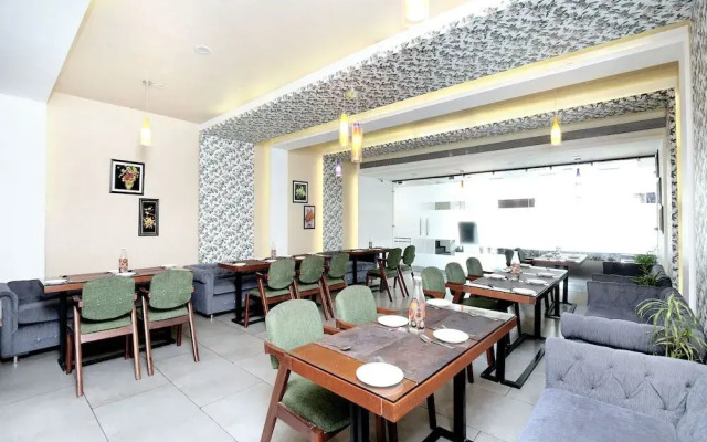 OYO 7100 Hotel Crossroads