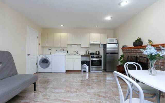 Grand Spacious Suite near YVR by Elevate Rooms