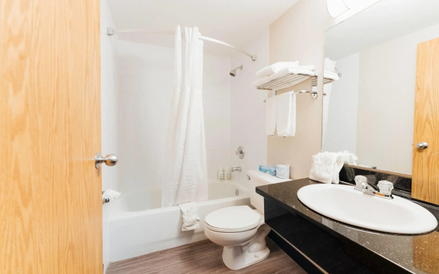 Super 8 by Wyndham Grande Prairie