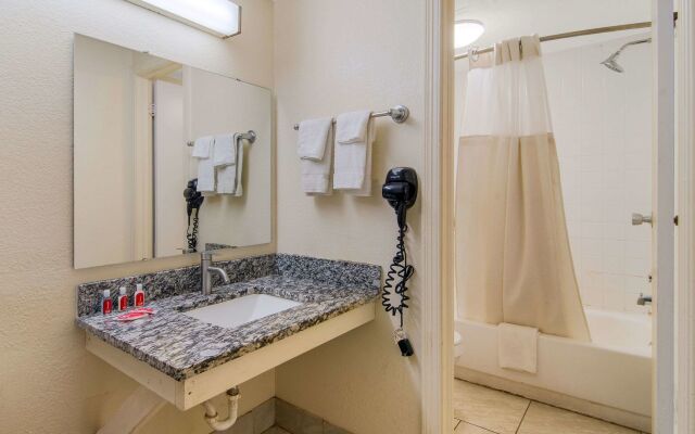 Econo Lodge Goldsboro Hwy 70