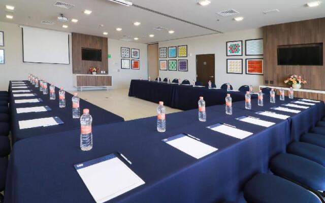 Holiday Inn Express And Suites Playa Del Carmen