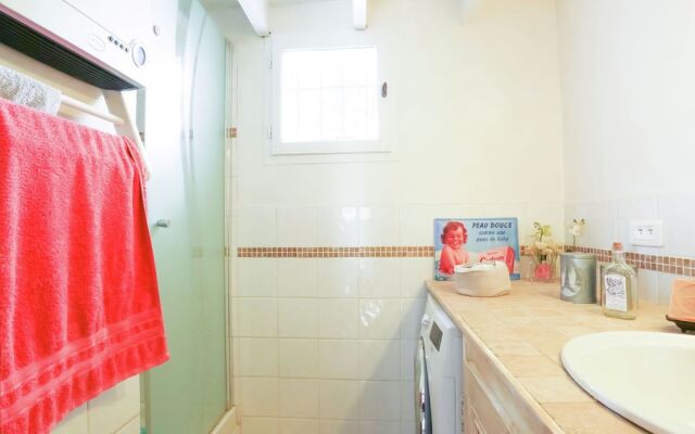 Lovely Villa in Buisson With Private Swimming Pool