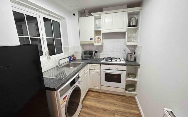 1-bed Apartment in Greater London Next to Station