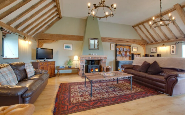 Chestnut Barn Runham 1880's Barn Conversion